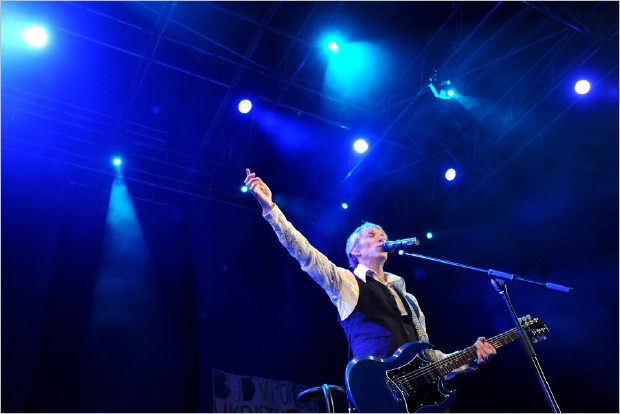 benefi�n� koncert SonicFlood