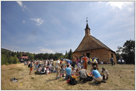 A u jsme nahoe. V pozad devn kostelk sv. Antonna.